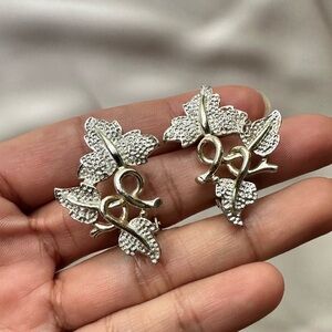 1958 SARAH COVENTRY Grape leaves Clip ons earrings